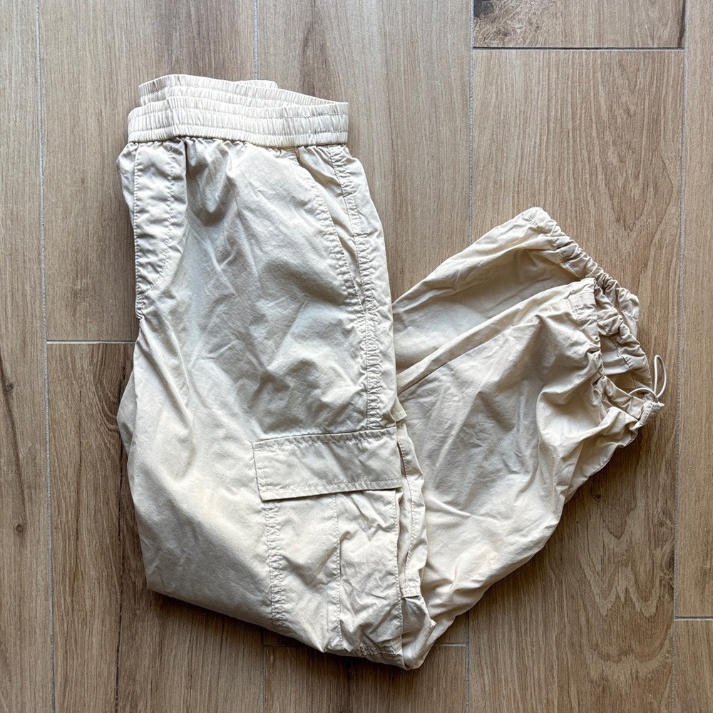 Uniqlo Beige Women's Cargo Jogger Pants